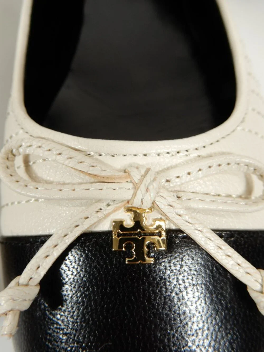 Tory Burch Quilted Cap Toe Ballet Flats Size 8.5 Cream Black Leather Bow NEW